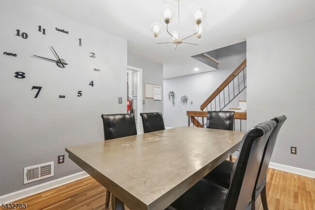 Building Photo - 424 Tall Oak Ln