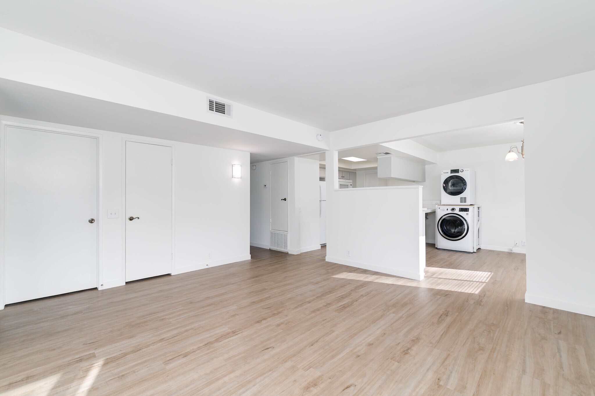 Building Photo - 1138 N Valley St