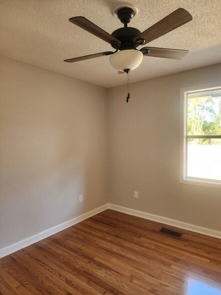 2nd bedroom - 3231 Dorian Rd