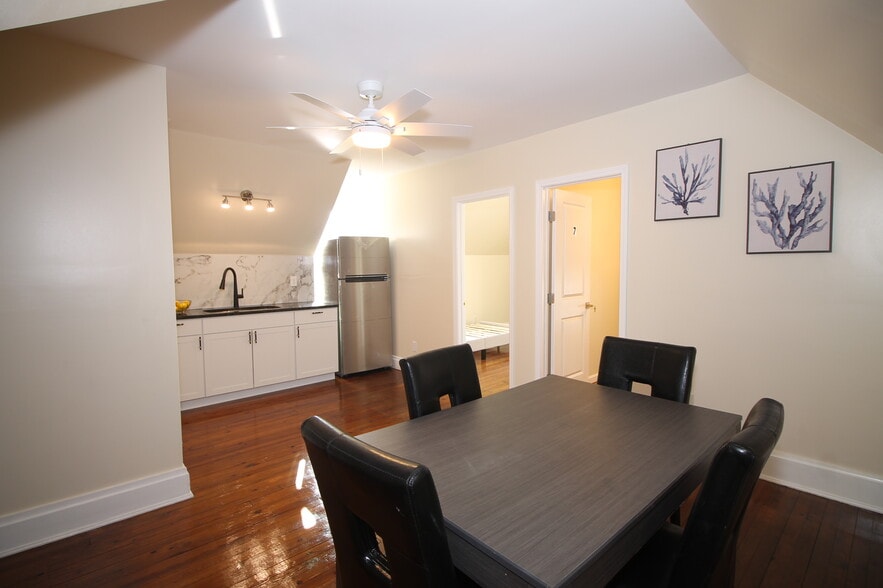 Building Photo - 1372 Neil Ave