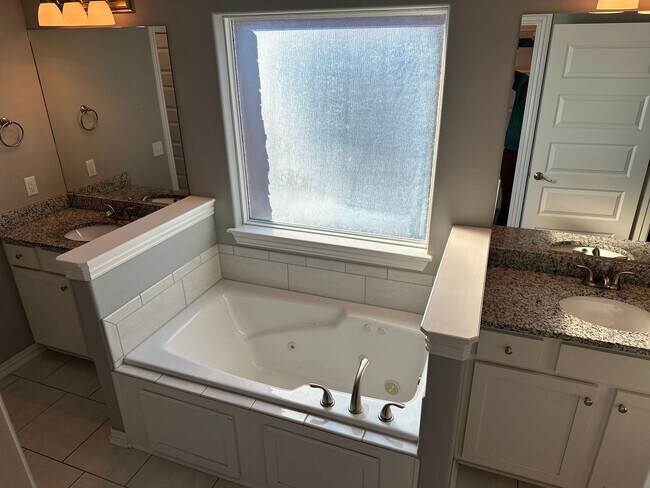 Building Photo - Available Now! Modern 3-Bedroom, 2-Bathroom Home in Legendary Subdivision near Shaw Elementary