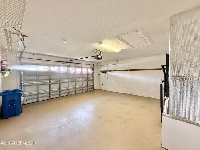 Building Photo - 704 Captains Dr