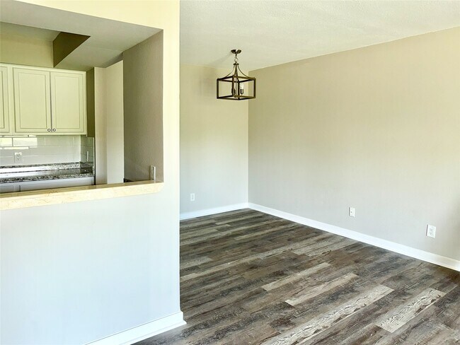 Building Photo - 2501 Gulf Fwy