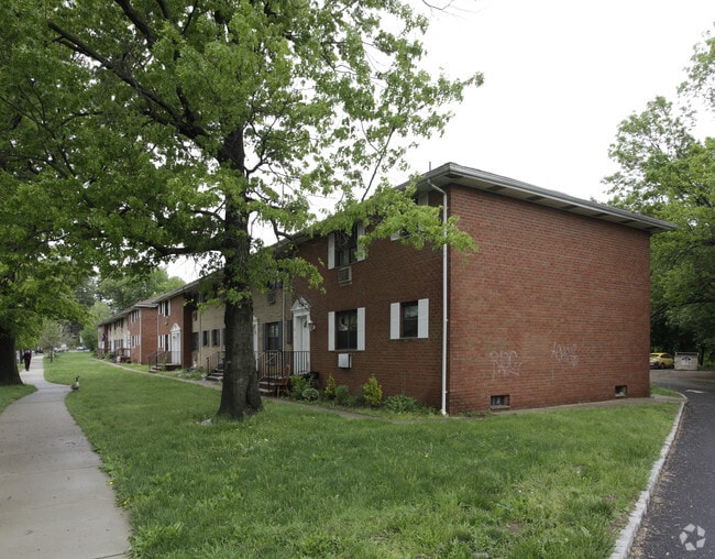 Primary Photo - East Gate Apartments