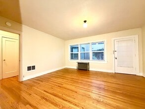 Building Photo - Live in the Heart of Portland’s Buckman Neighborhood — Fur Babies Welcome~ Onsite Laundry