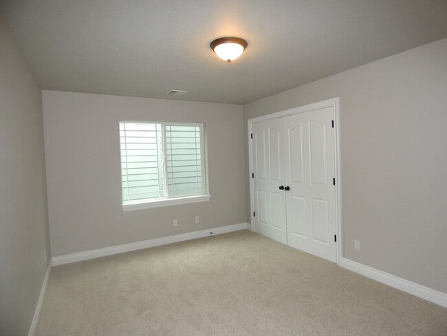 Building Photo - 5 Bedroom Home in South Salem! Near I-5