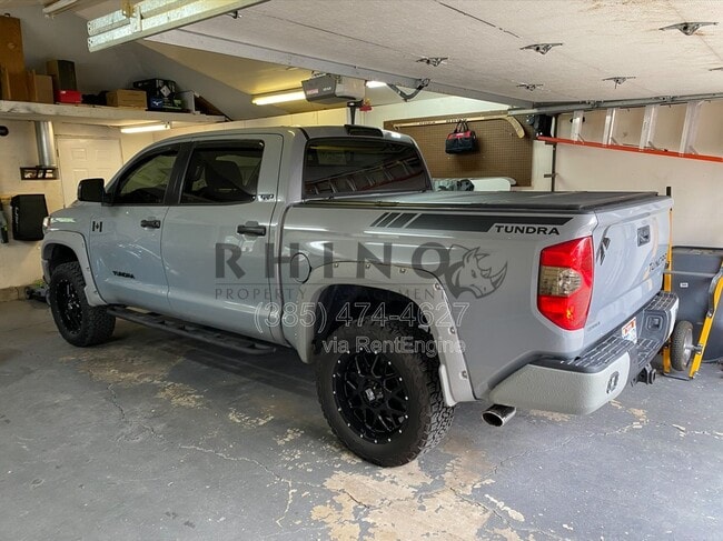 Building Photo - 174 Claybourne Ave S