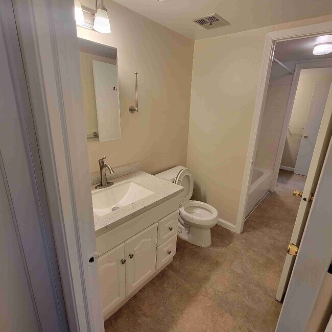 Building Photo - 2156 Birch Dr