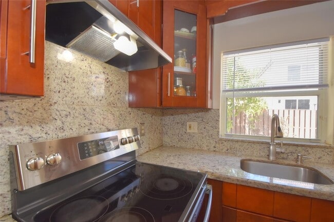 Building Photo - 10691 NW 12th Dr