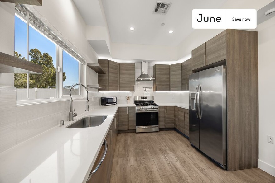 Building Photo - 5637 Riverton Ave