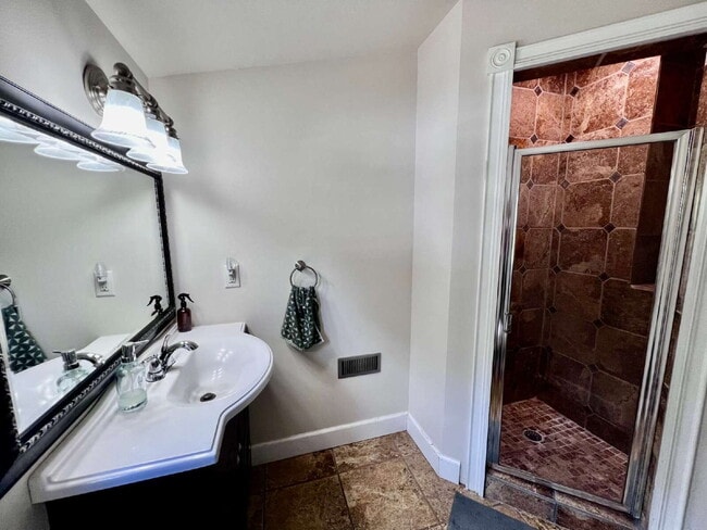 Building Photo - Love Where You Live in Lake Shores!