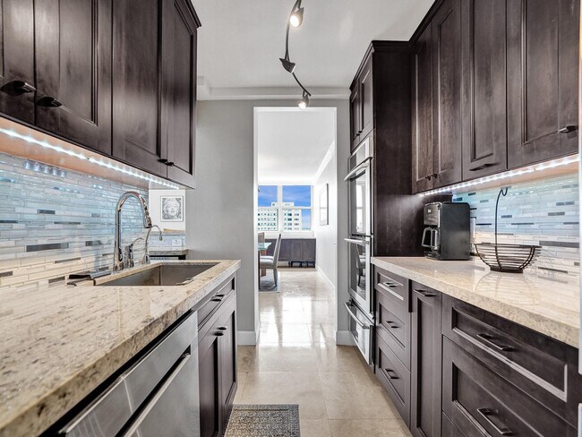 Building Photo - 209 N Fort Lauderdale Beach Blvd