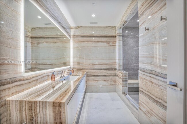 Building Photo - 17901 Collins Ave