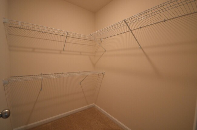 Building Photo - 904 Cozy Oak Ave