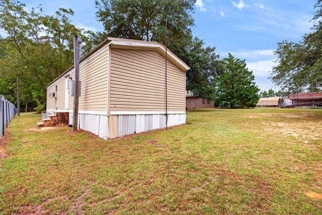Building Photo - 162 Gill Rd