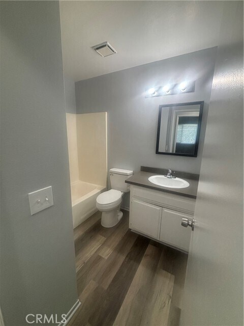 Building Photo - 7556 Villa Ave