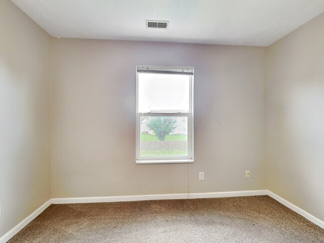 Building Photo - 10121 Pendula Dr