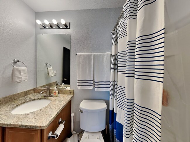 Building Photo - $500 off FIRST FULL MONTH RENT WITH MOVE I...