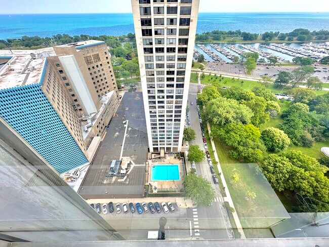 Building Photo - 330 W Diversey Pkwy