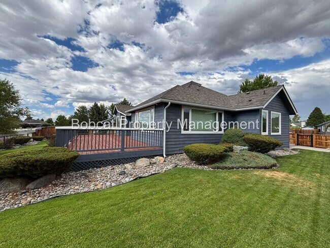 Building Photo - 1300 Bridle Way
