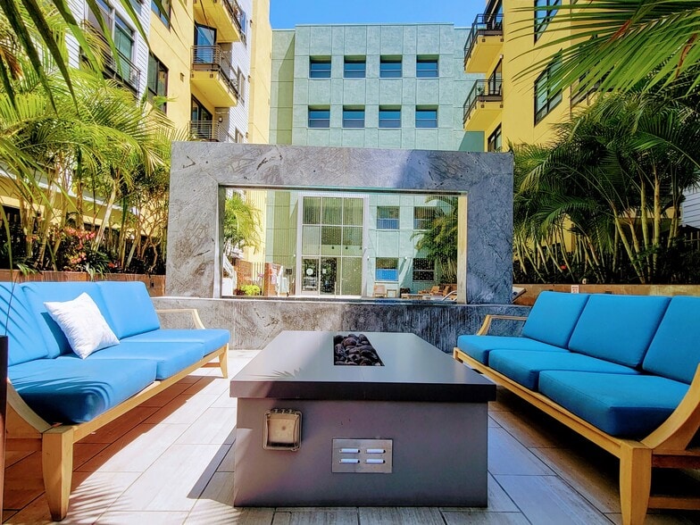 Building Photo - 889 Date St