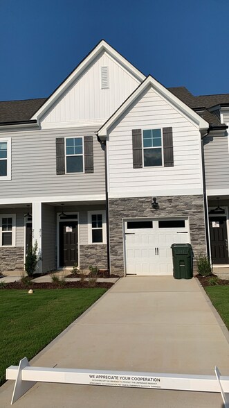 Building Photo - 217 Peach Orch Ct