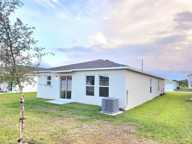 Building Photo - 1931 Golden Beak Dr