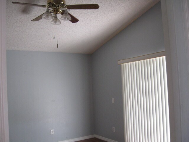 Building Photo - Beautiful 3/2 with a pool