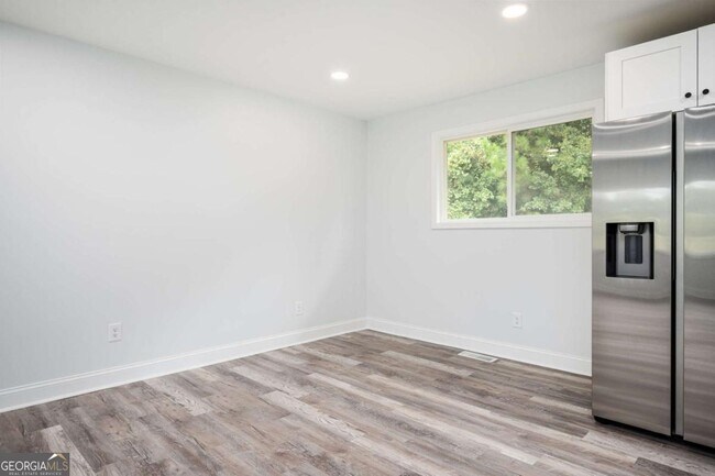 Building Photo - 3801 Hogan Rd SW