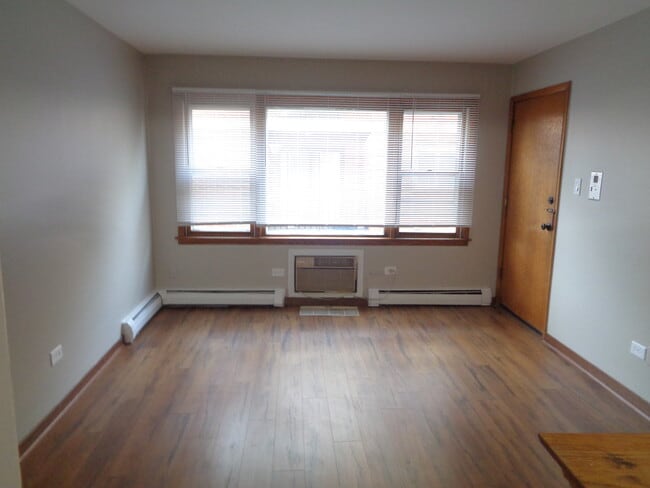 Building Photo - 10533 Parkside Ave