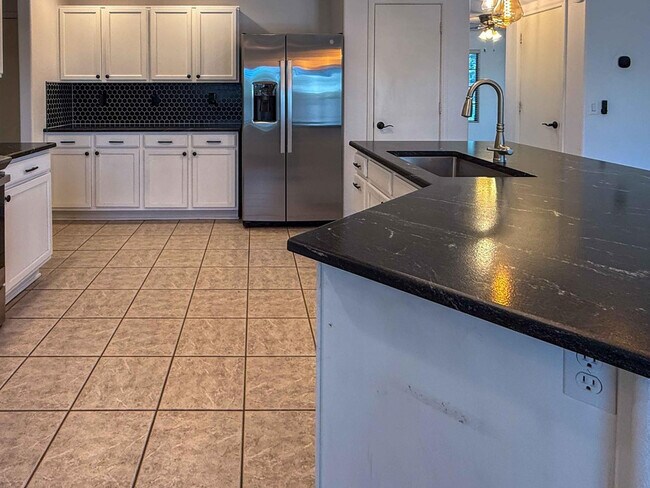 Building Photo - 3103 W Zachary Dr