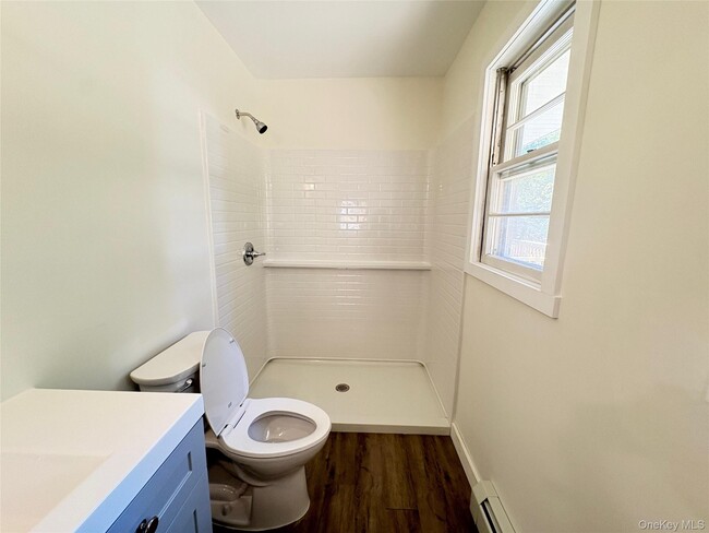 Building Photo - 27 Floral Dr