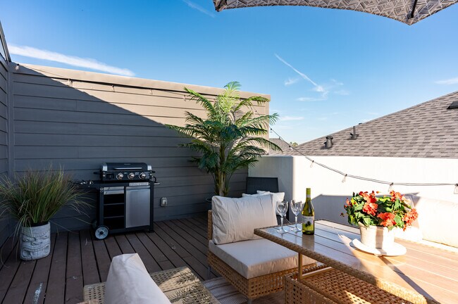 Building Photo - 913 Thompson St