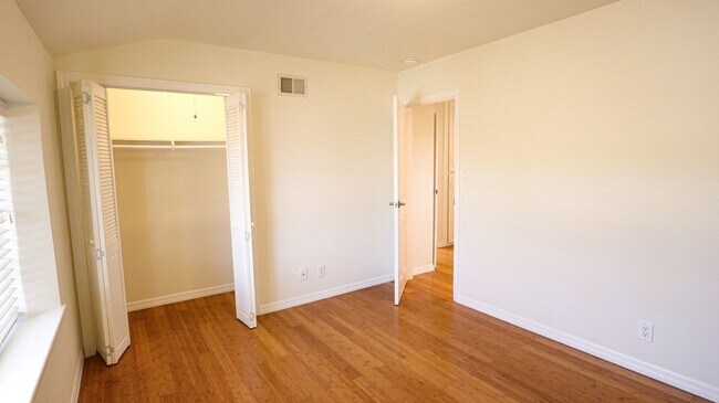 Building Photo - Beautifully Remodeled 3 Bed, 2 Bath Home i...