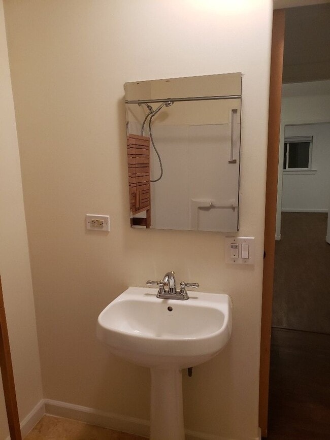 Building Photo - STATUS: AVAILABLE | R258A | $1095