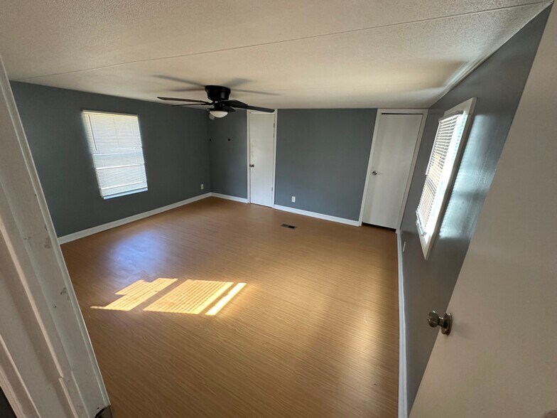 Building Photo - 208 Trotters Way