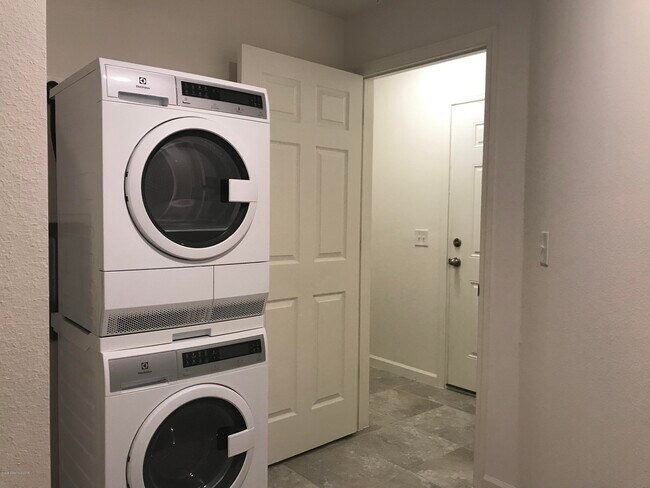 Building Photo - 4027 Meander Pl