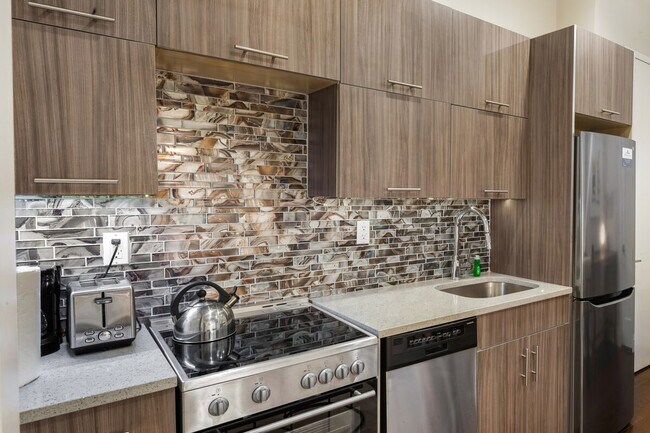 Building Photo - 417 E 61st St