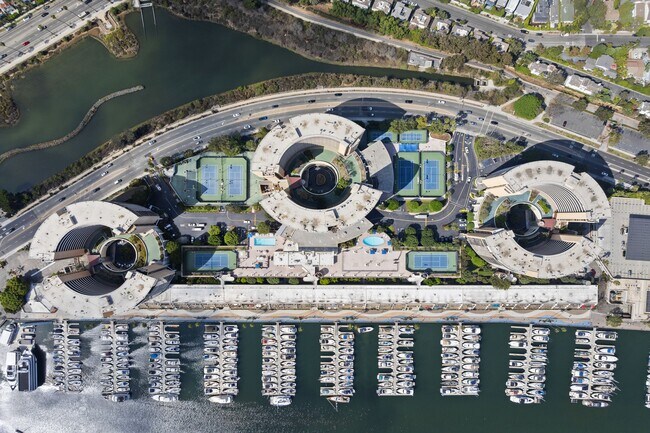 Building Photo - 4267 Marina City Dr