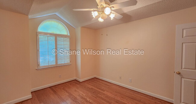 Building Photo - Spacious 3-Bed, 3-Bath Condo in Dalton