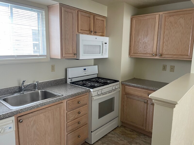 Building Photo - 5149 Fifth Ave