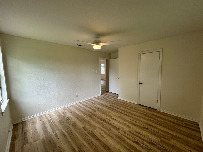 Building Photo - 108 Easy St