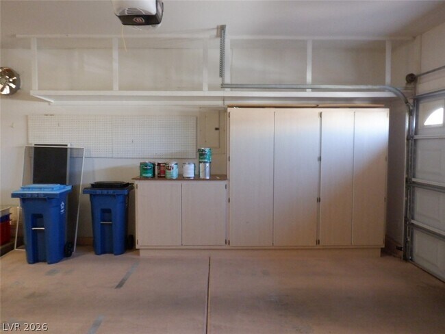 Building Photo - 10401 Willamette Pl