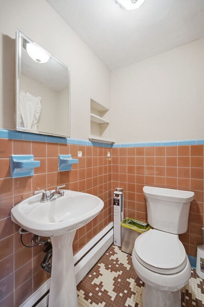 Building Photo - 1108 New Britain Ave