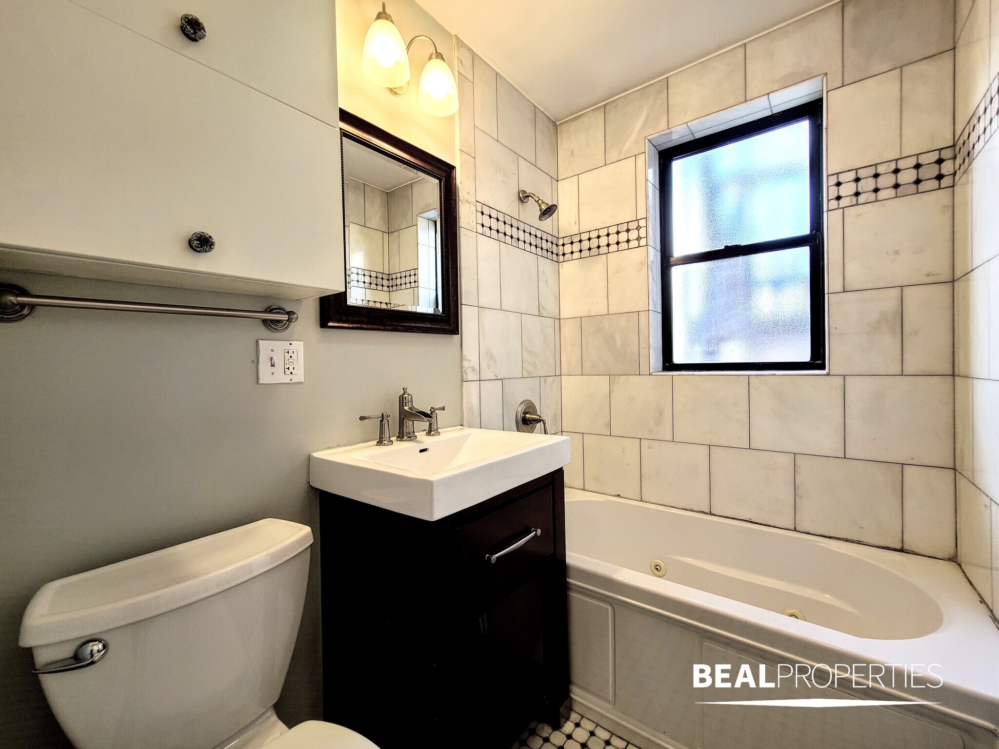 Building Photo - 744 W Addison St