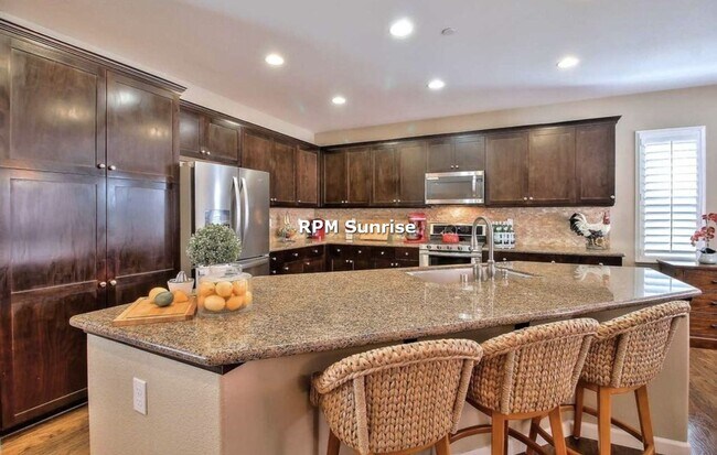 Building Photo - Spacious 3BR/2BA House Near Shopping & Dining