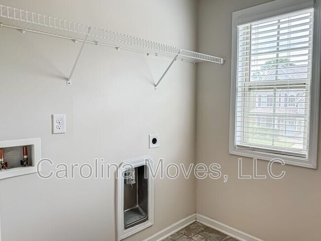 Building Photo - 537 Shrine Ct