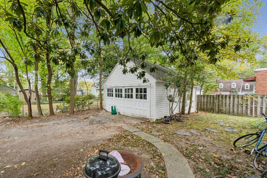 Building Photo - 7003 Dartmouth Ave