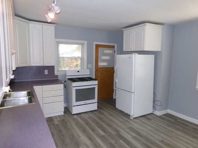 Building Photo - West Salem location