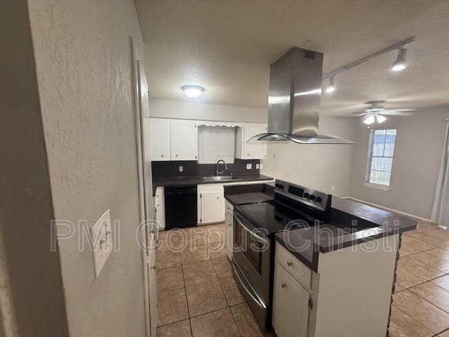Building Photo - 5001 Meandering Ln